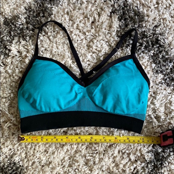 Lululemon sports bra, with padding, barely worn. - Picture 4 of 4
